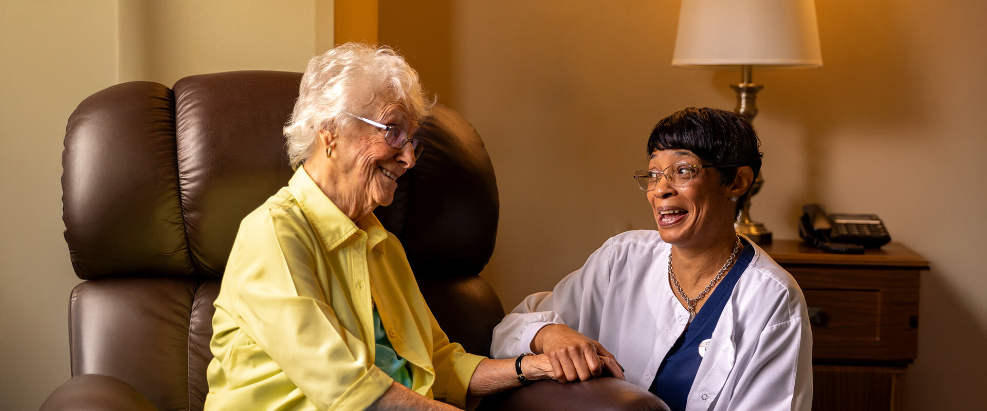 Senior woman and nurse have a conversation